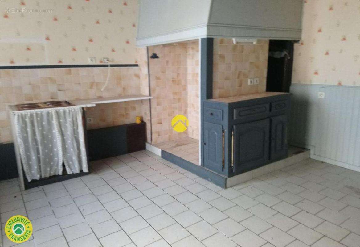 Maison à AINAY-LE-CHATEAU