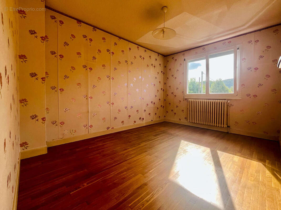 Maison à ROCHE-LEZ-BEAUPRE