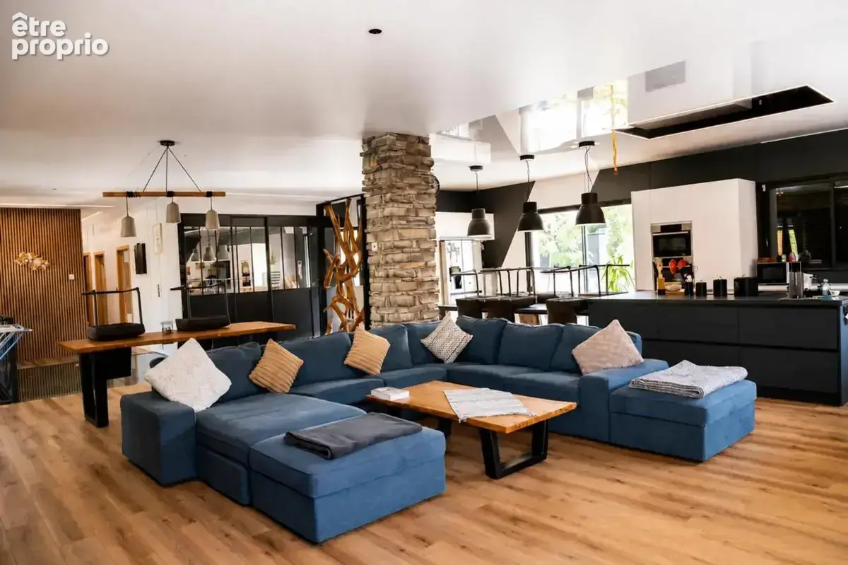 Maison de 7 pièces de 360 m² à Moncourt-Fromonville - photo 2