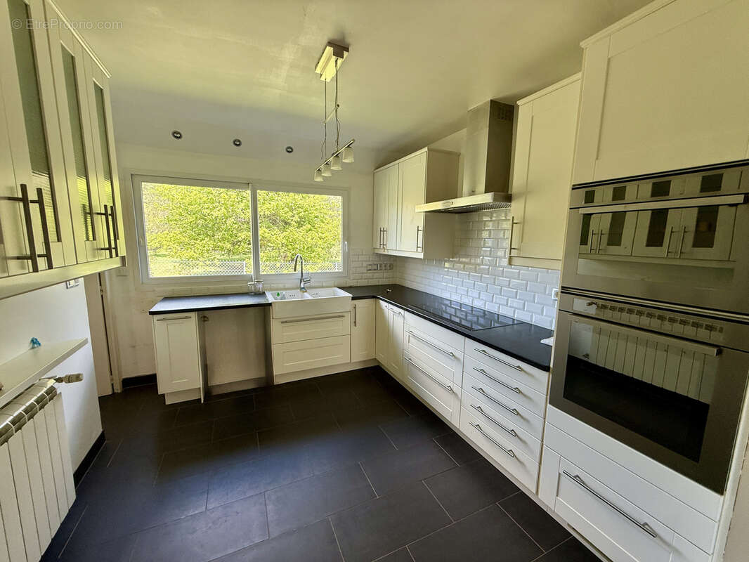 Sublime propriété T 7 avec 2 garages sur un terrain de 1480 m2 - photo 3