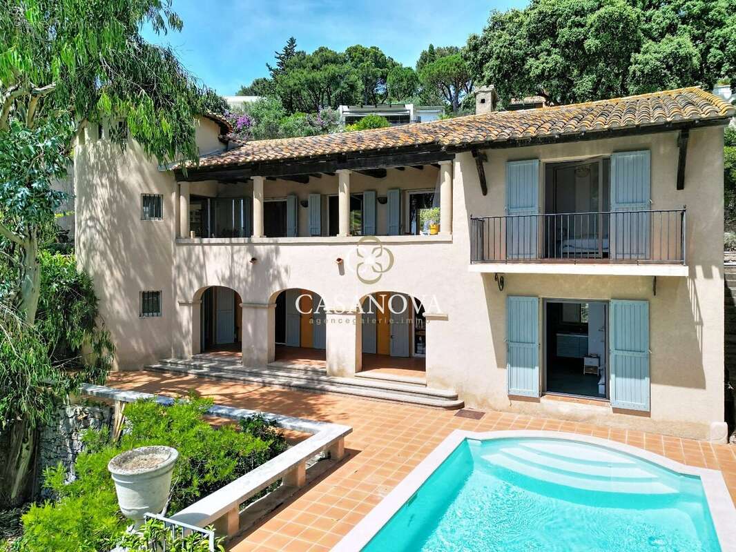 Maison d'architecte avec vue mer panoramique sur le Mont Saint-Clair à Sète, piscine et vaste jardin paysager - photo 3