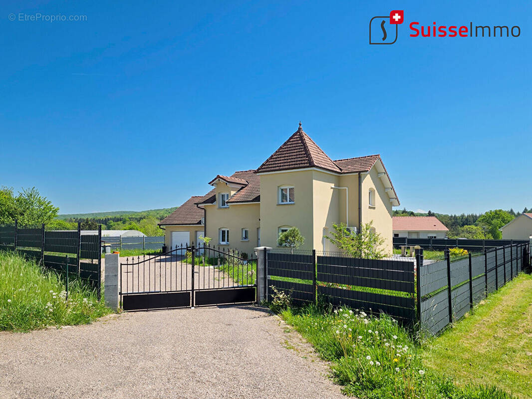 Maison à PASSAVANT-LA-ROCHERE