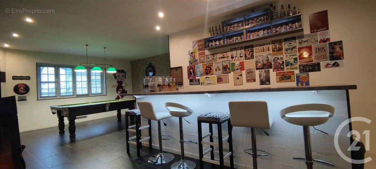 Maison à SAINT-QUENTIN-SUR-COOLE