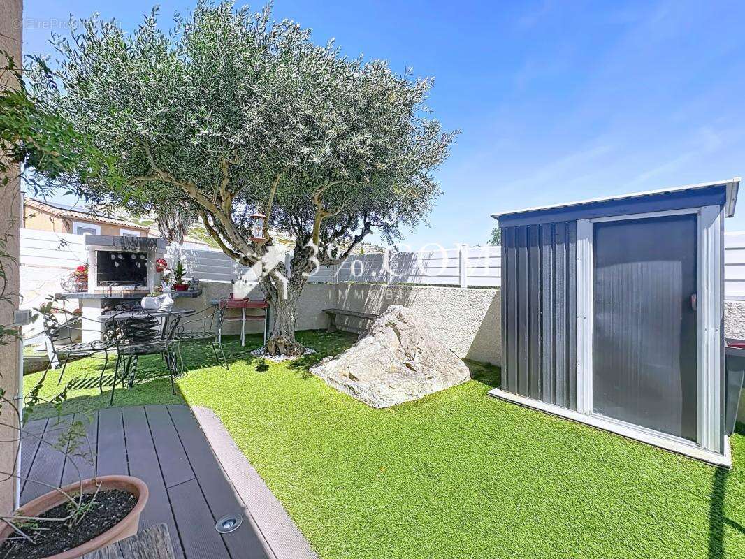 Maison de plain-pied avec piscine, jardin et vue dégagée sur - photo 24