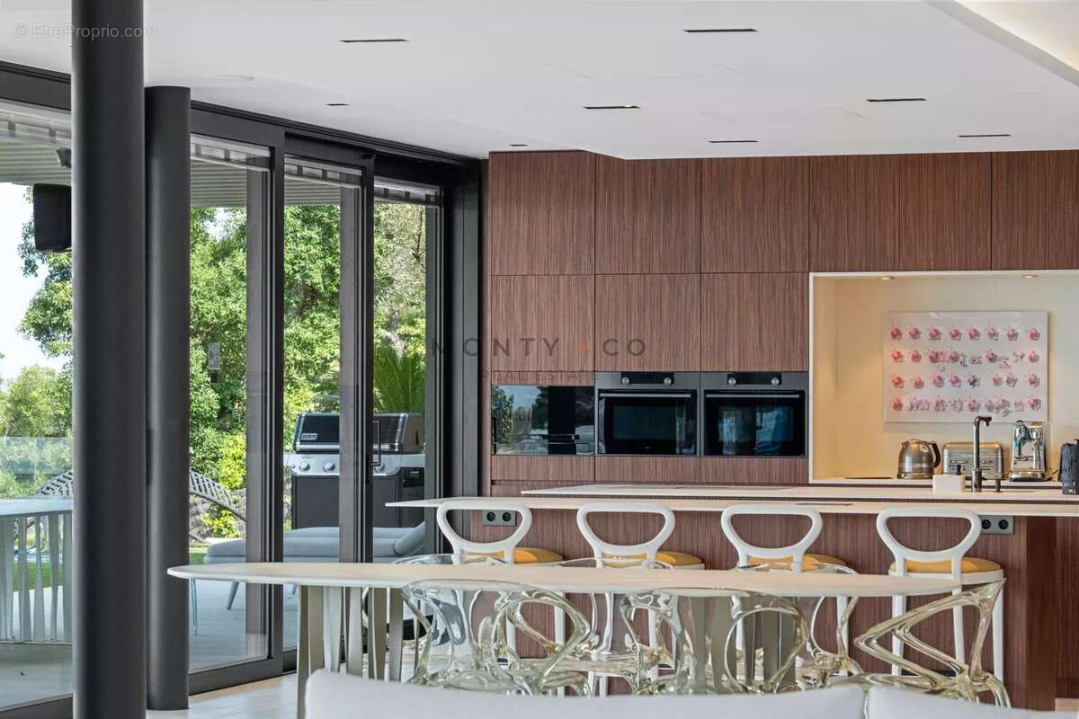 Vue mer à couper le souffle –  Vente propriété contemporaine neuve dans un domaine exclusif aux portes de Saint-Tropez - photo 11