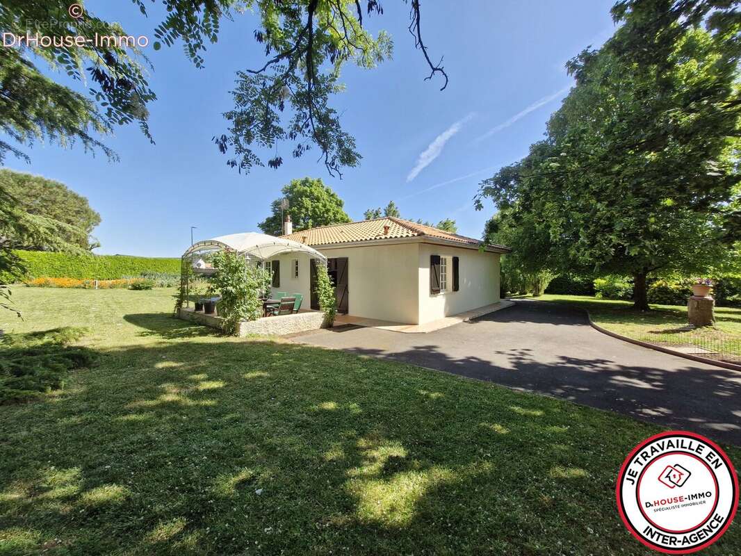 Maison 106 m² à Chauray  - photo 12