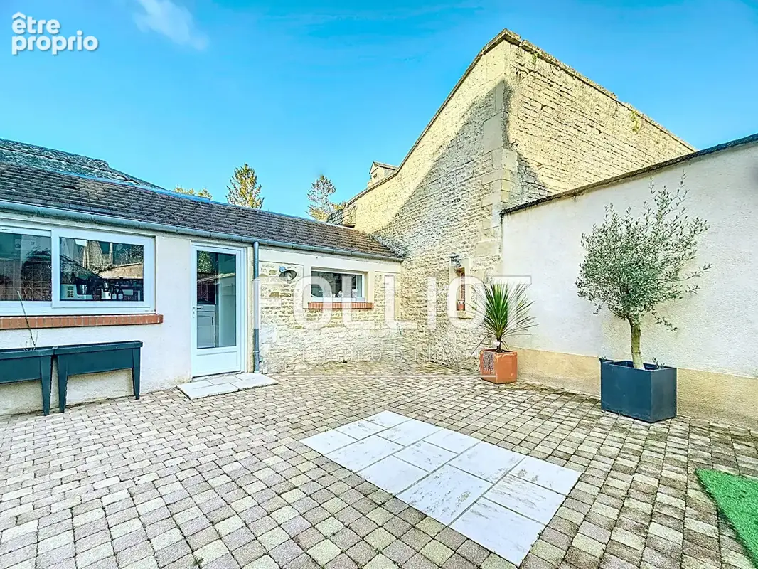 Maison en PIERRE de140 m²  de 7 pièces et 4 chambres avec un garage  àThaon - photo 16