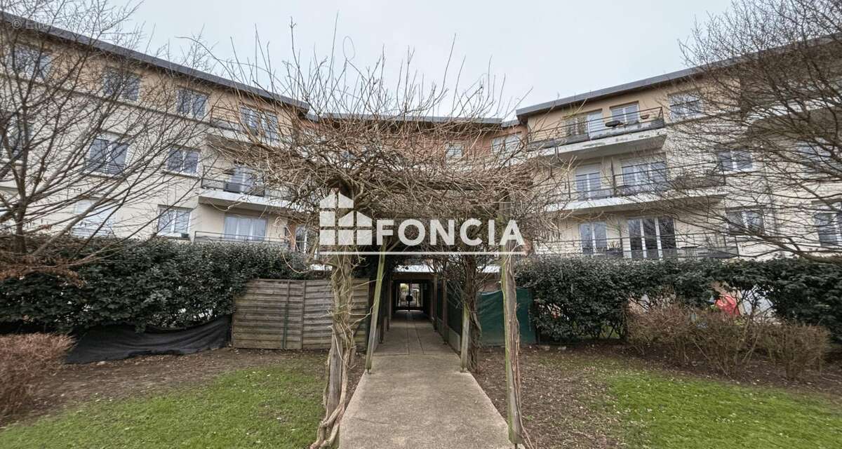 Appartement à LE PLESSIS-TREVISE