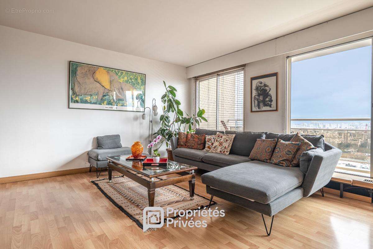 Appartement à COURBEVOIE