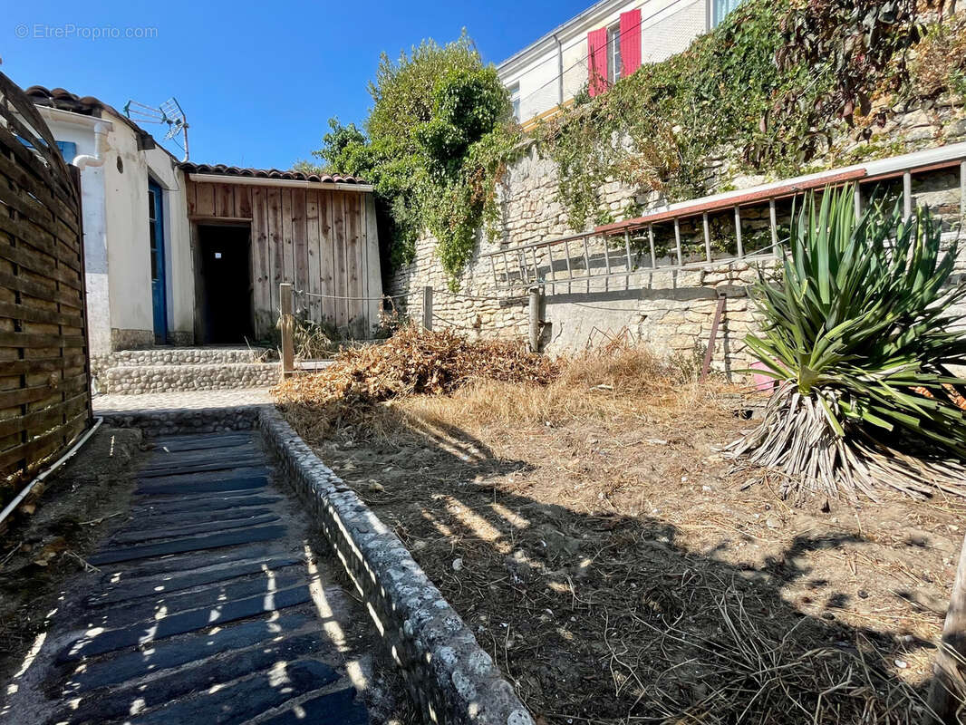 Maison à rénover avec fort potentiel   Centre-bourg de Saint-Trojan-les-Bains - photo 8