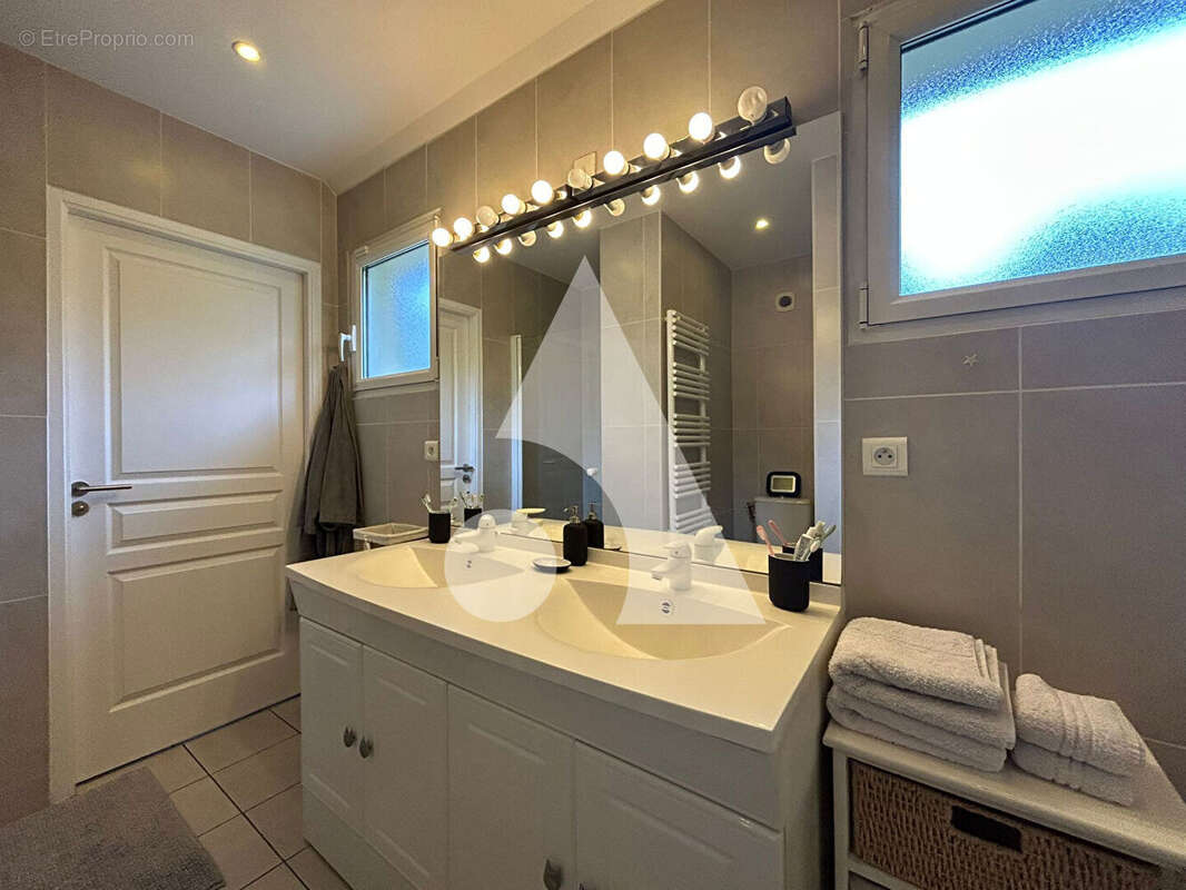 Maison à CRECY-LA-CHAPELLE