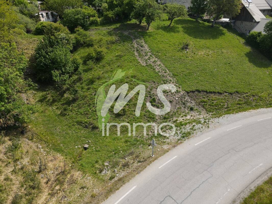 Terrain à CHABOTTES