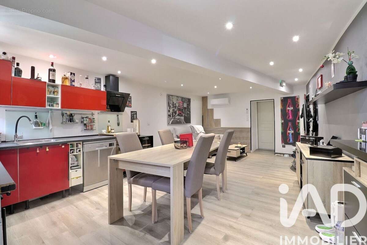 Photo 2 - Appartement à SEILLONS-SOURCE-D'ARGENS
