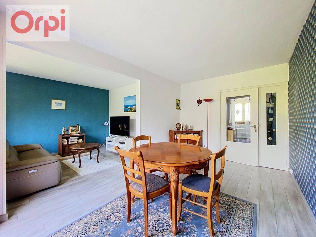 Appartement à FONTENAY-LE-FLEURY