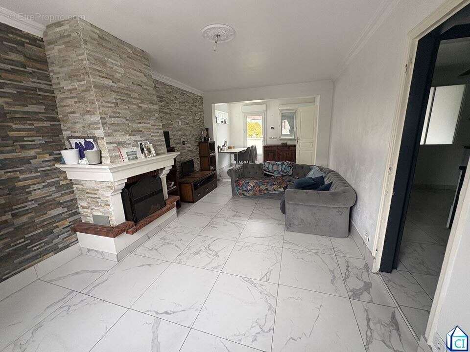 Maison à CHILLY-MAZARIN