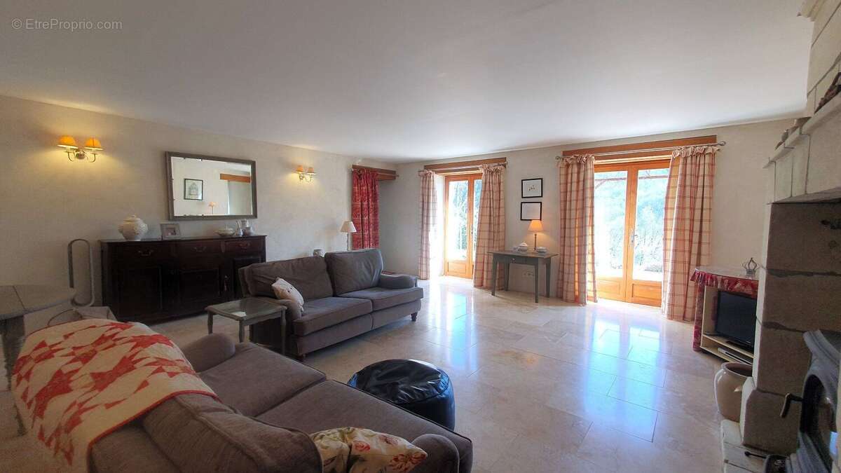 Najac. Propriété de caractère rénovée avec vue exceptionnelle - photo 8