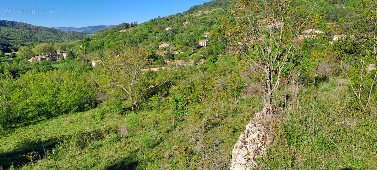 Terrain à SAINT-ETIENNE-DE-GOURGAS