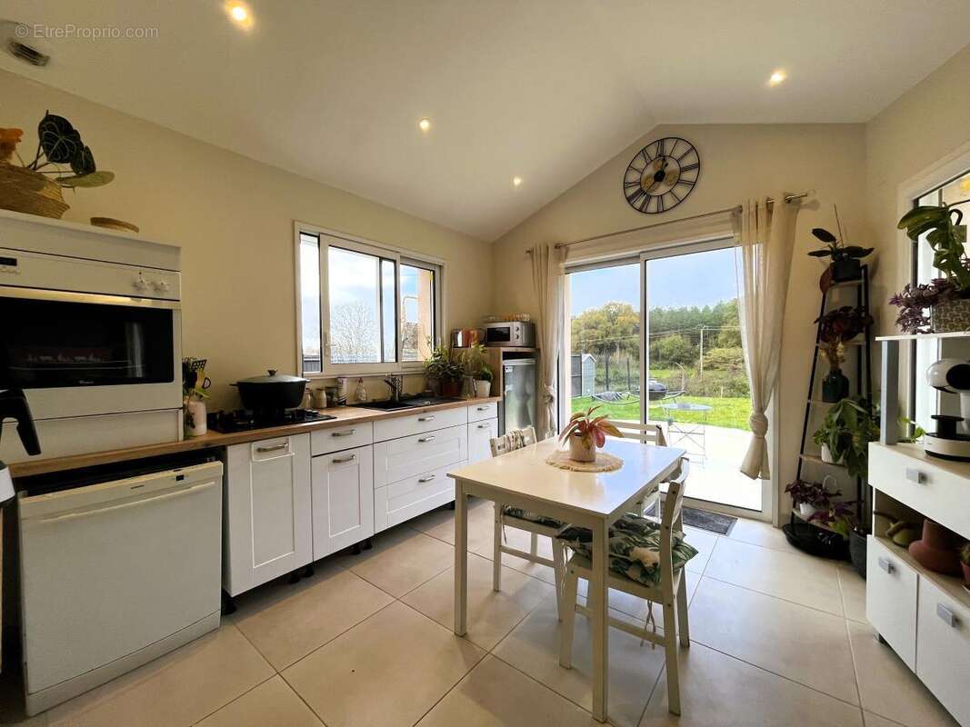 Maison 97 m² à Saint-Pere-En-Retz  - photo 3