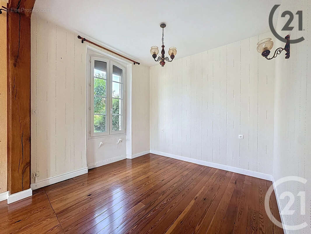 Maison à SAINT-JULIEN-LES-VILLAS