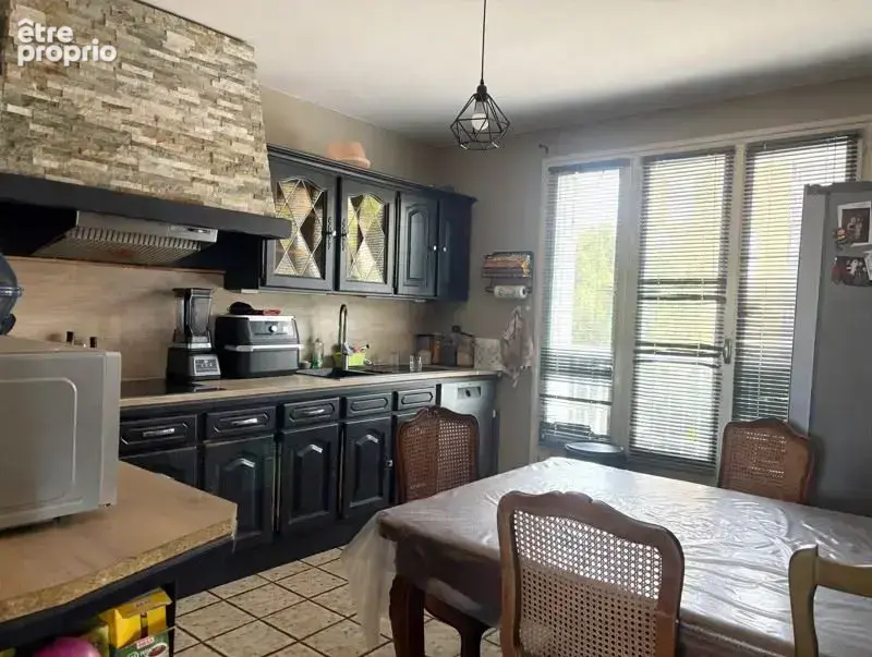 Maison de 9 pièces principales - photo 2
