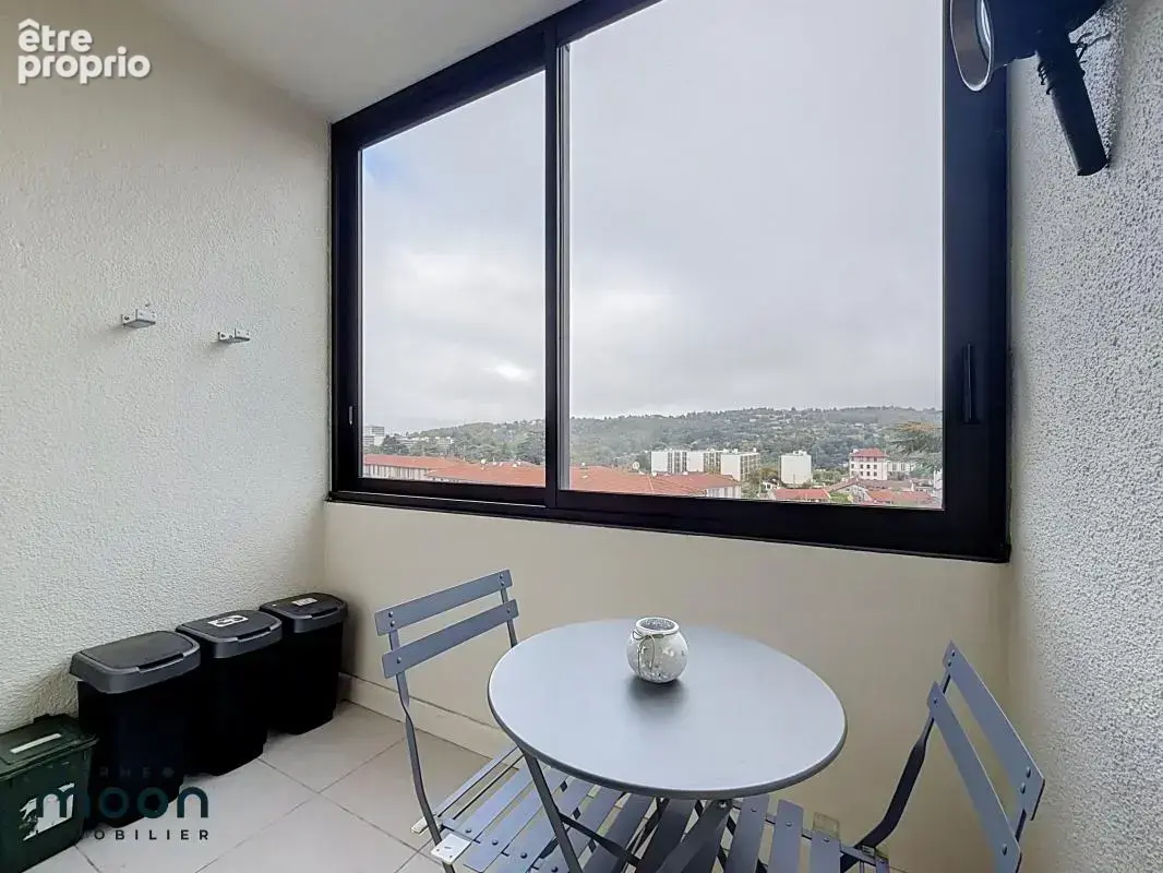 Oullins - Secteur Glacière Jomard - T3 55m2 - Balcon parking - photo 11