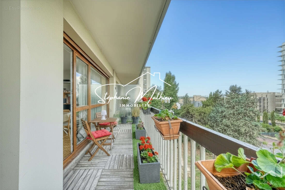 EXCLUSIVITE - Rueil Triangle d’Or   4 pièces, 5e étage, balcons, jolie vue, parking en sous-sol + cave - photo 4