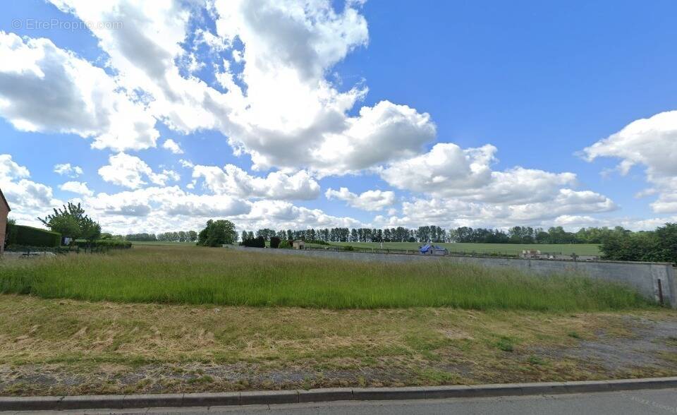 Terrain à ETREILLERS