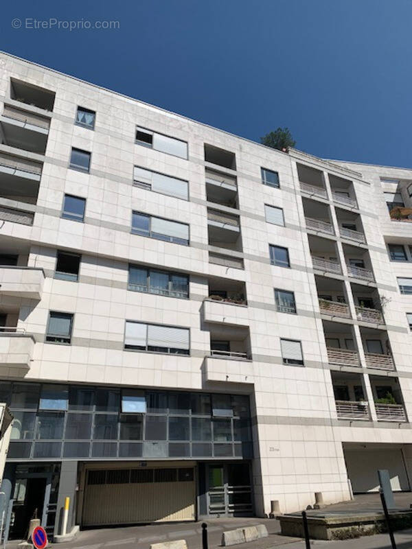 Commerce à PARIS-20E