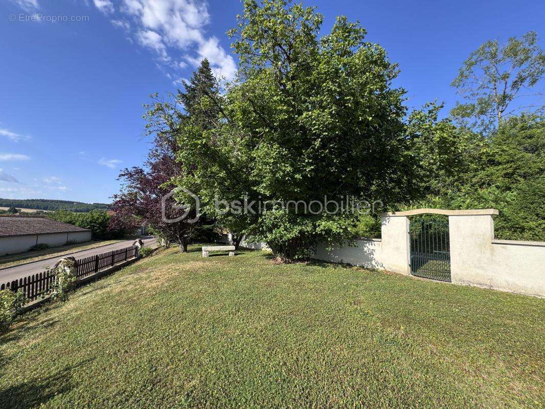 La maison où chacun a enfin sa place : 153 m², 5 chambres possibles, sous-sol total, 2 garages, 1 979 m² clos - photo 19