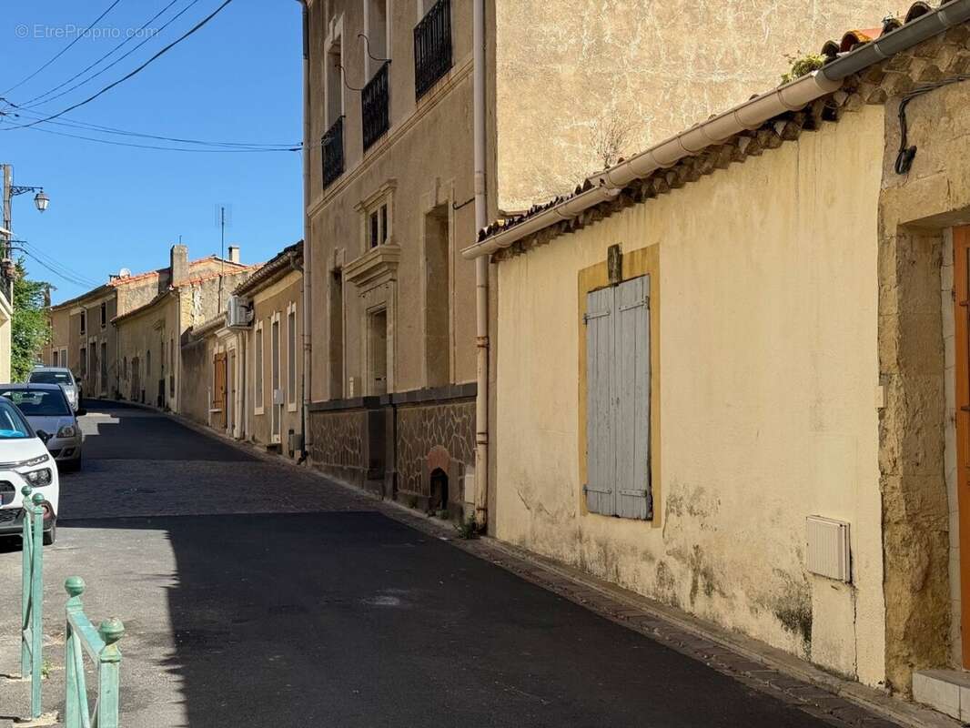 Commerce à NEZIGNAN-L'EVEQUE