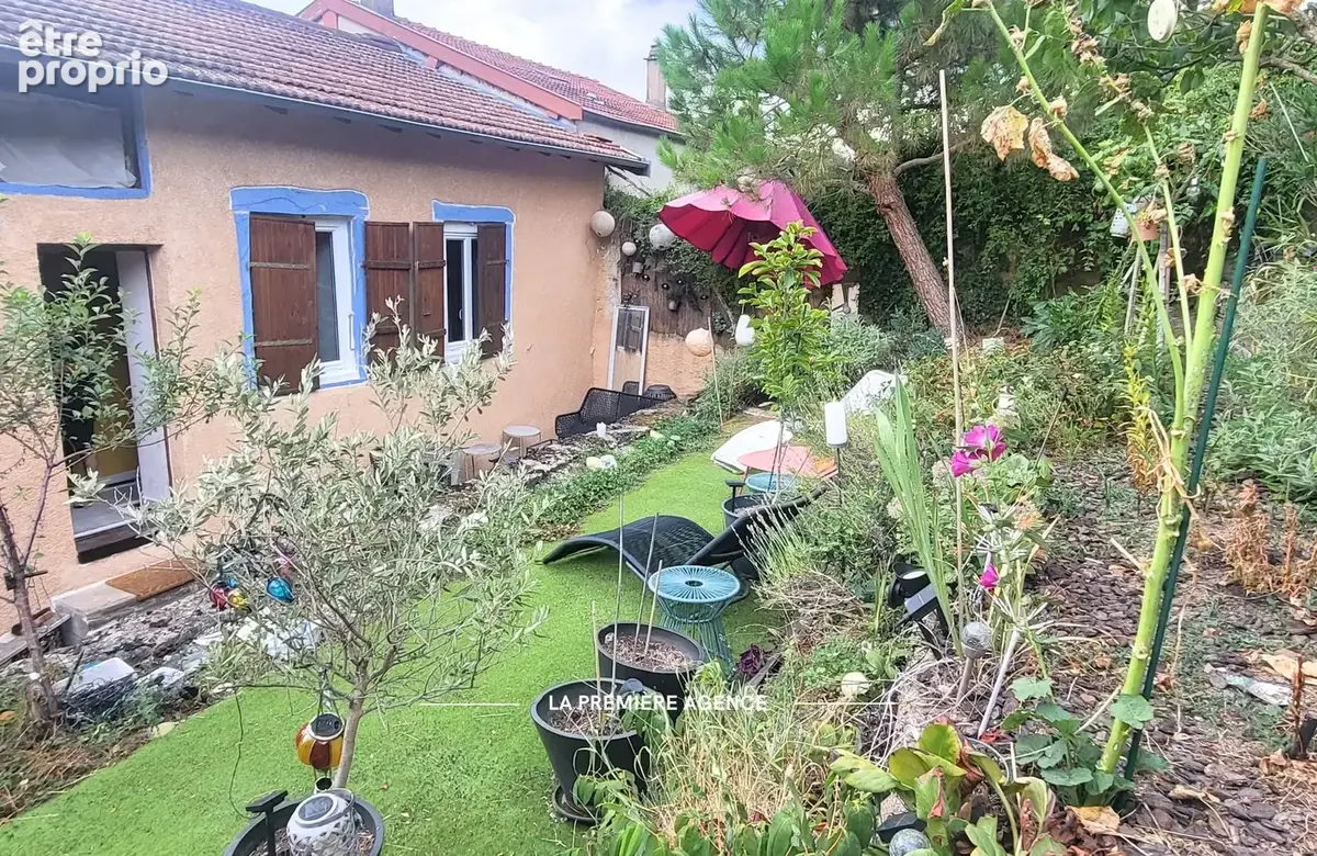 Appartement à SAINT-FORGEUX