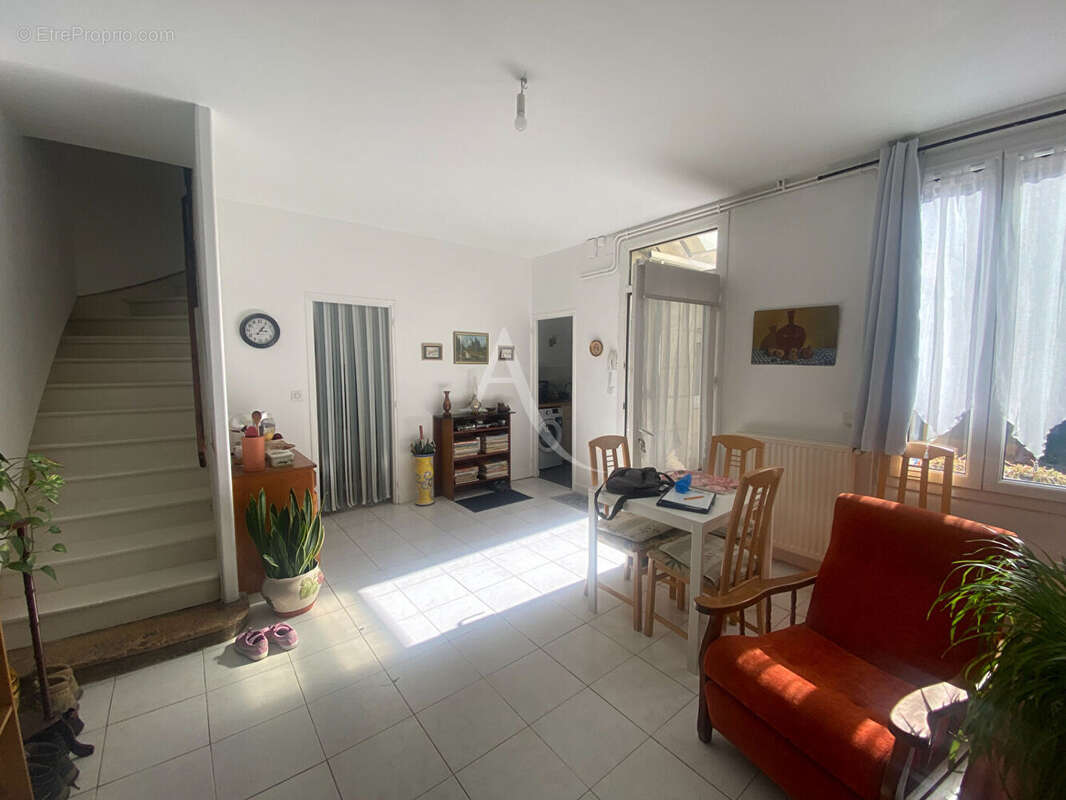 Maison de fond de cour avec extérieur et dépendance - photo 3