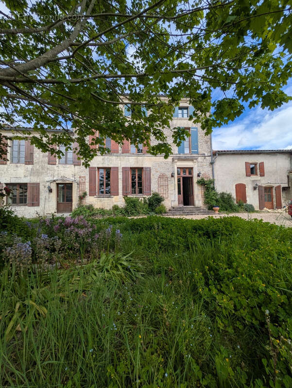 Maison à AUTHON-EBEON