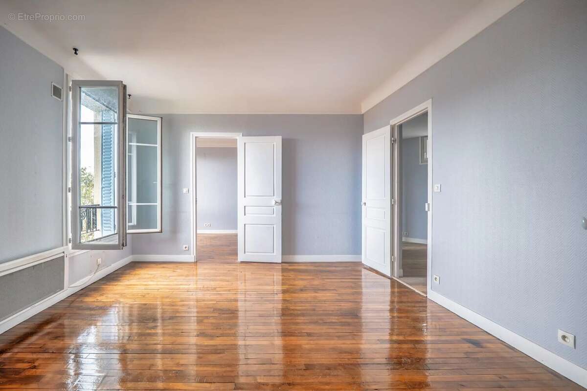 Appartement 3 pièces rénové – lumineux – grande cave – à 10 min du métro ligne 11 - photo 2
