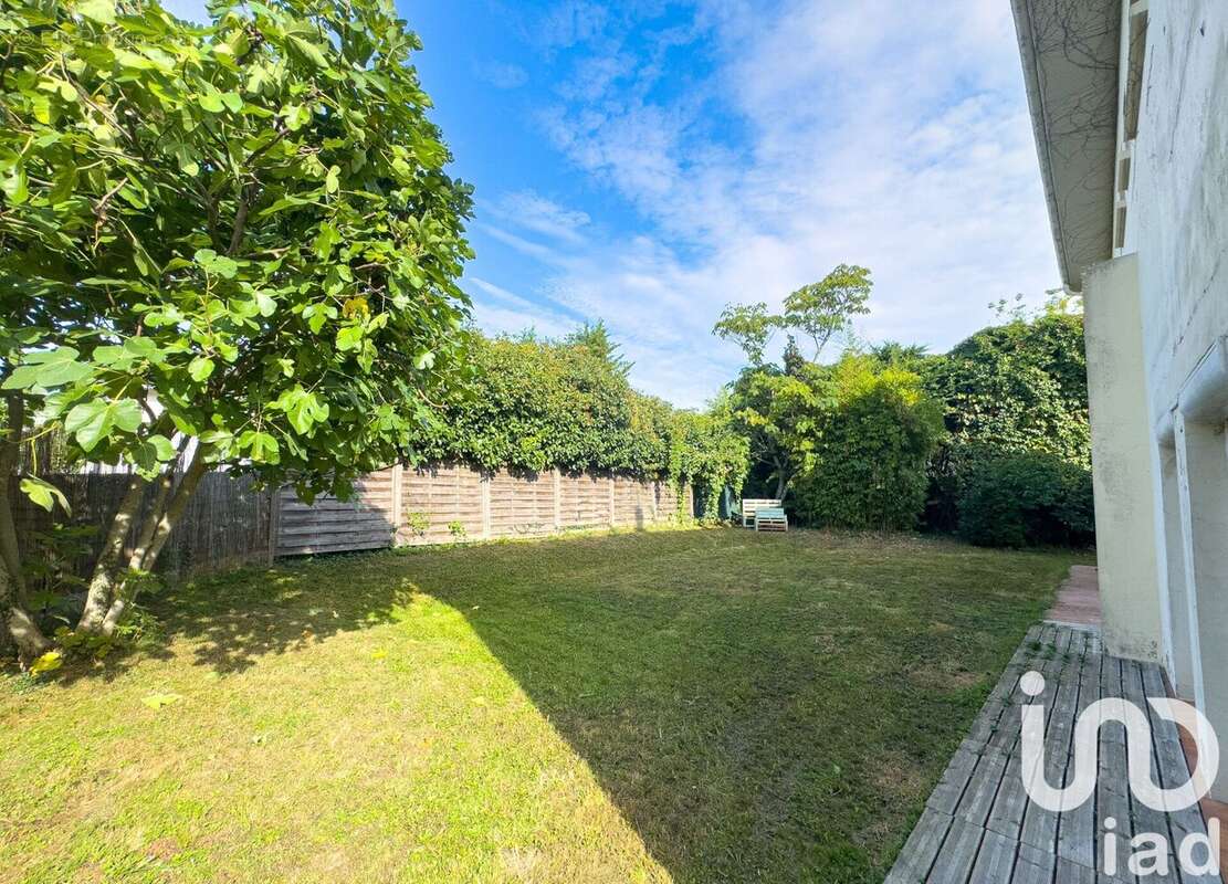 Maison 262 m² à Artigues-Pres-Bordeaux  - photo 4