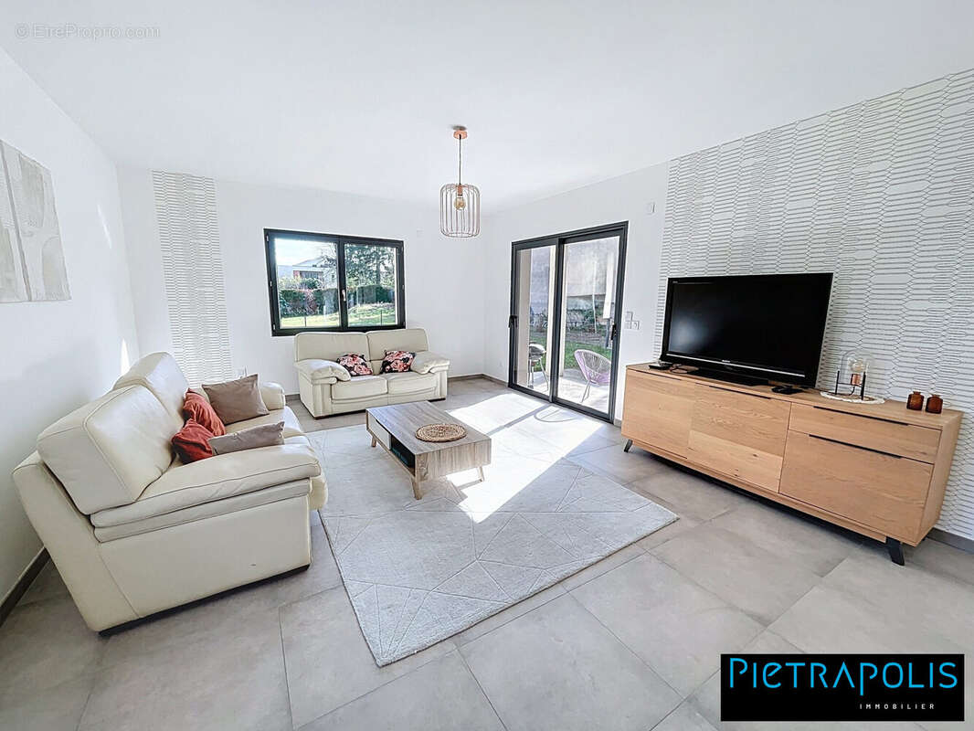 Maison 135 m² à Limas  - photo 8