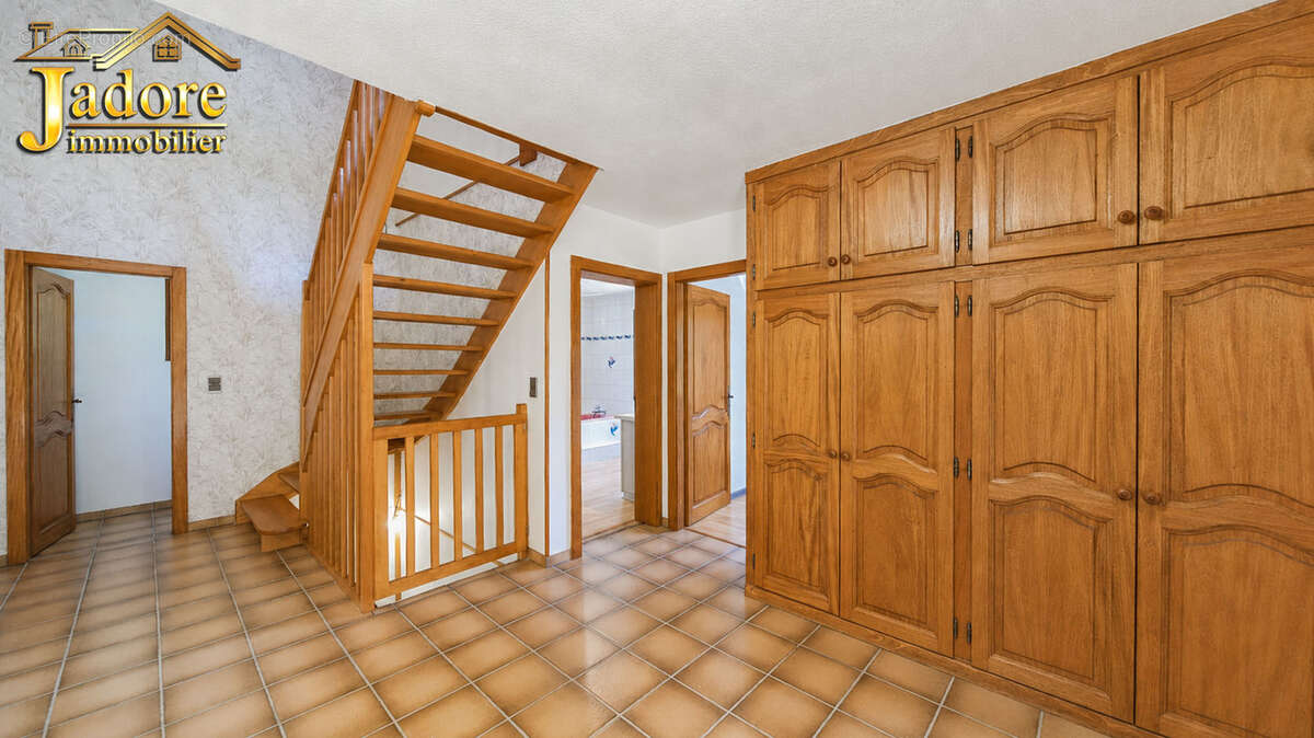 Grande maison familiale secteur calme - photo 6