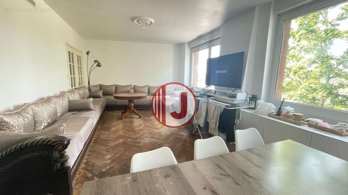 Mulhouse Rue Josué Hofer - Appartement spacieux de 144 m2 avec 7 pièces dont 5 chambres - photo 5