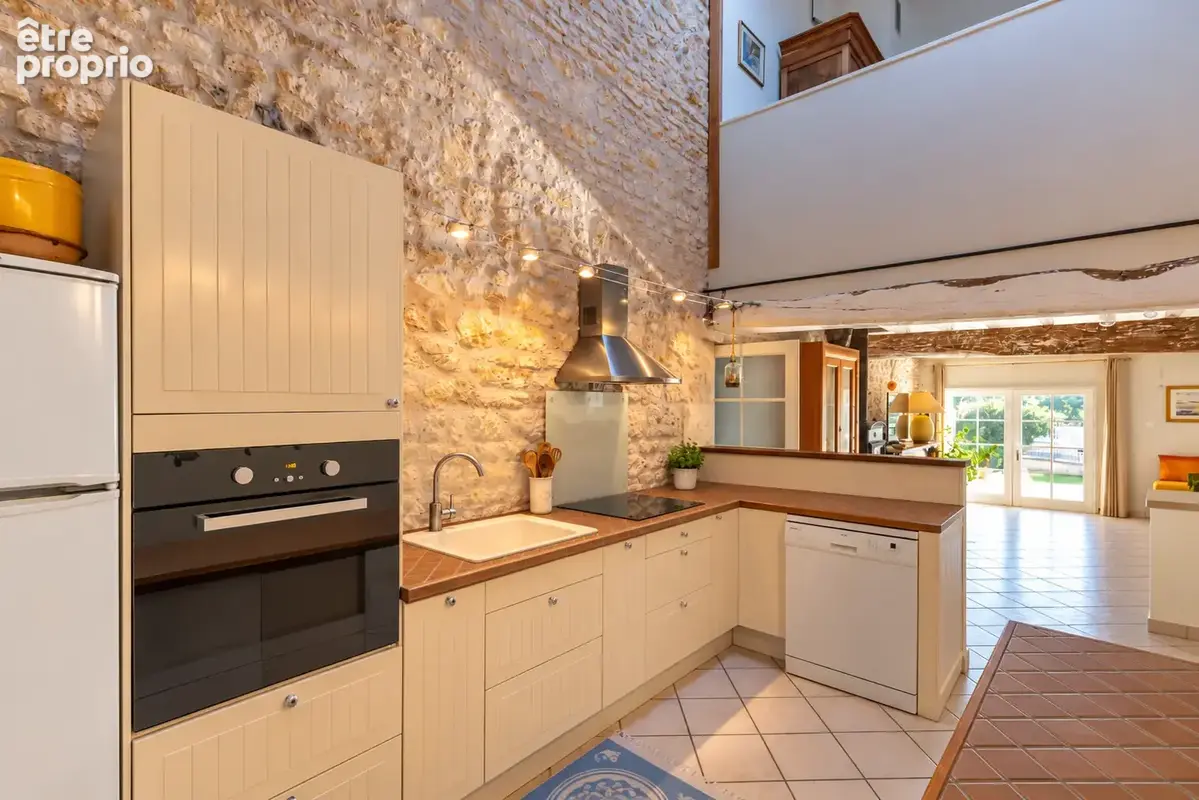 Maison de charme en pierre   135 m2   4 chambres   vie de plain-pied - photo 6
