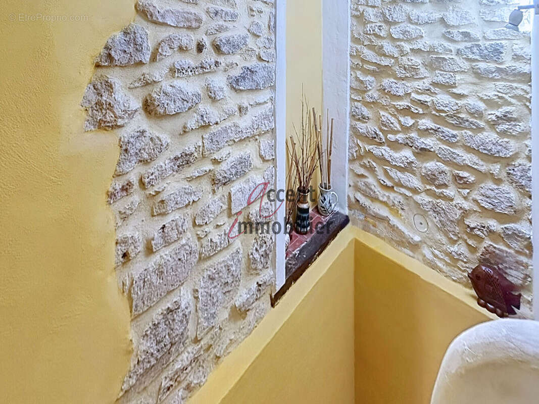 Maison de village en pierre avec une place de parking privative  Gordes - photo 5