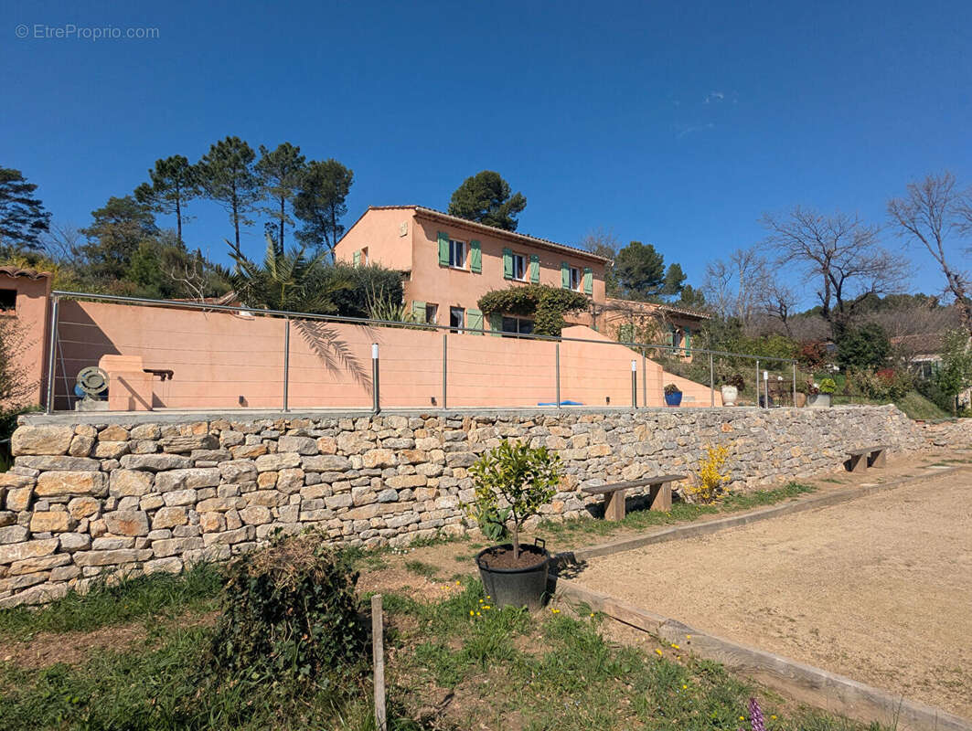 Maison à VILLECROZE
