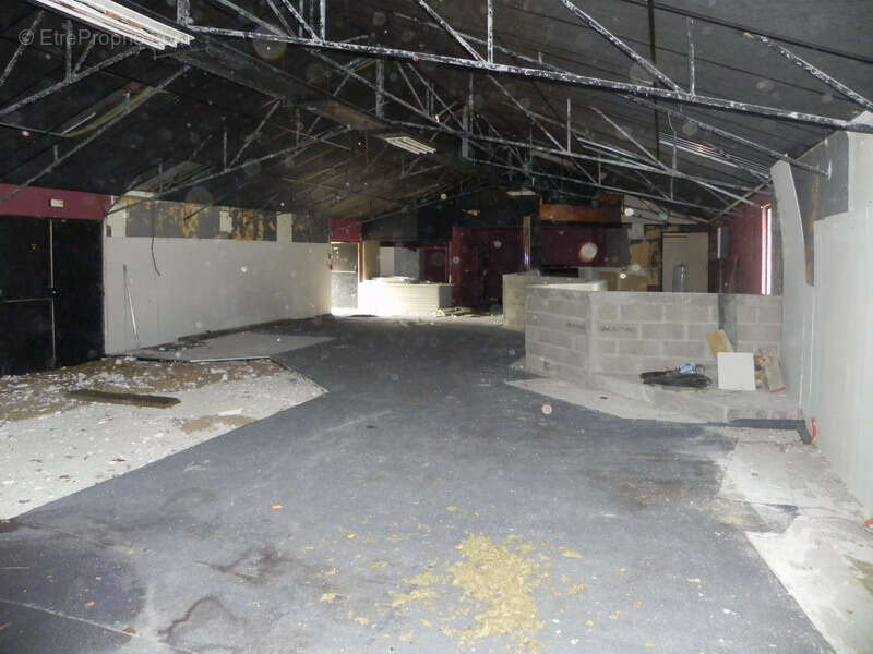 Commerce à BEAUMONT-EN-VERON