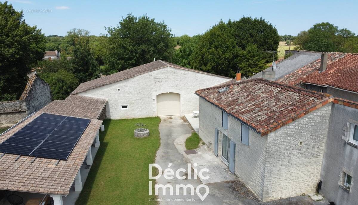 Maison en pierres avec dépendances - photo 1