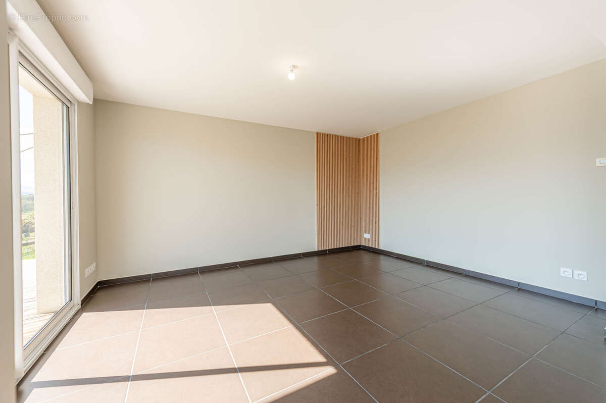 Appartement à POISY