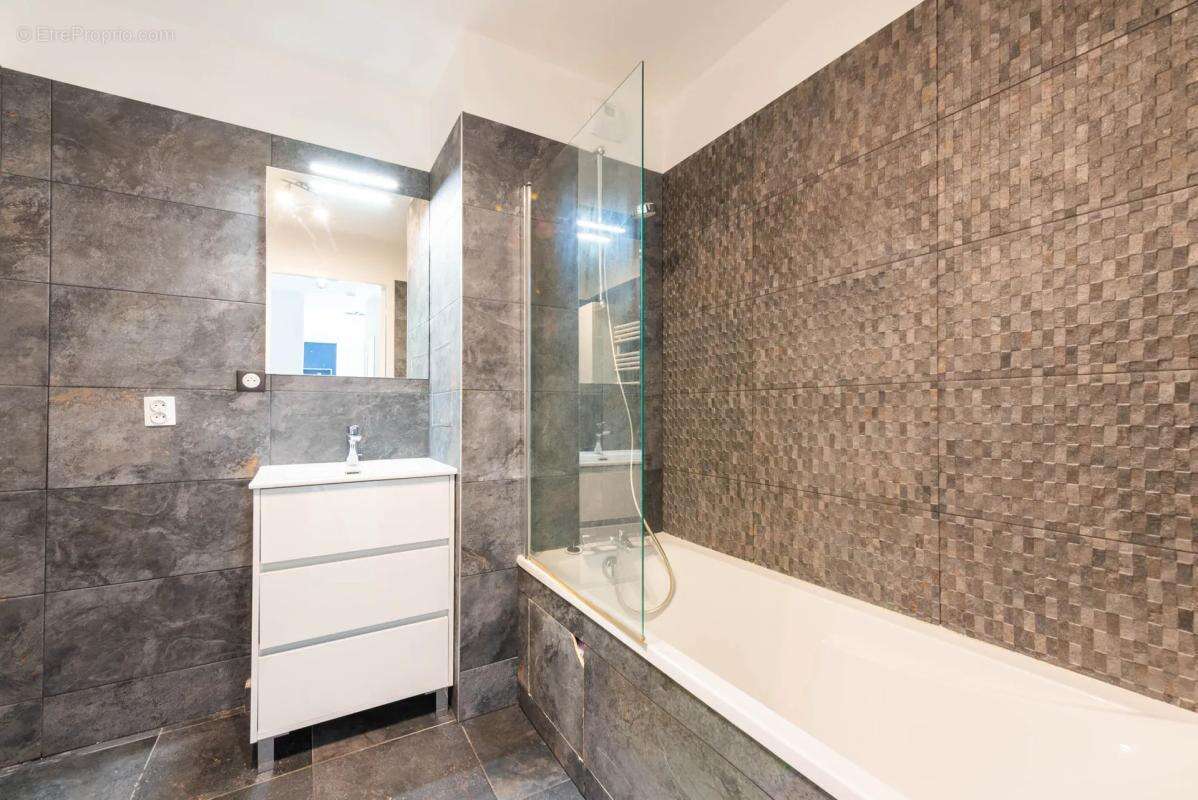 Appartement à COURBEVOIE