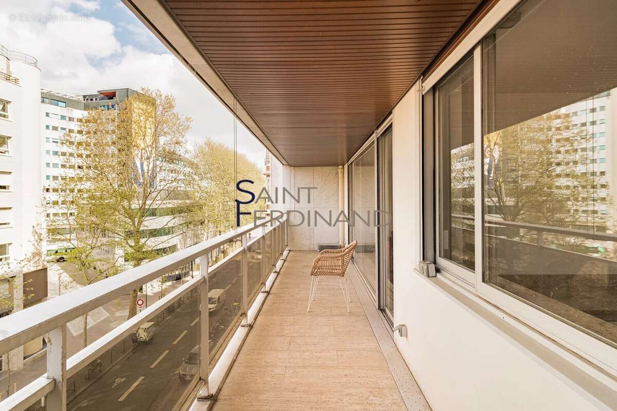 Appartement à PARIS-16E