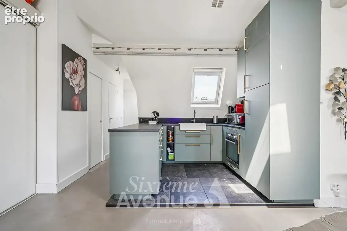 Rue saint-antoine - dernier etage - vues - 35.16 m² loi carrez - 44.98 m² au sol - photo 5