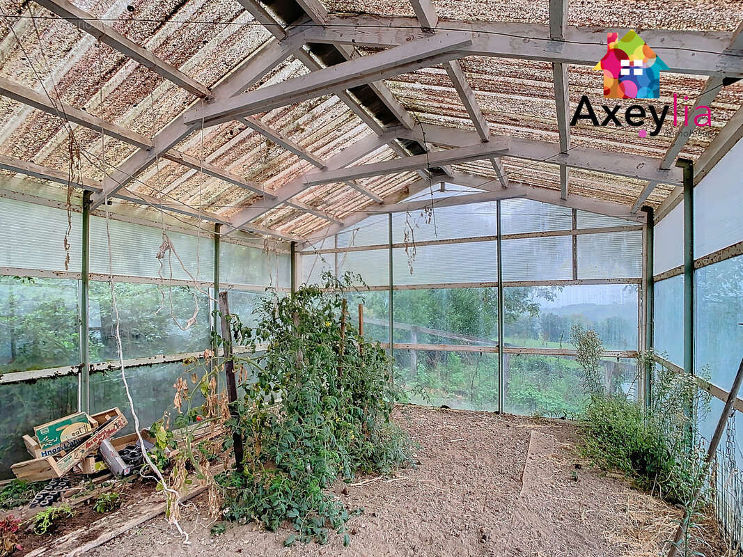 Maison à SAINT-BONNET-DES-QUARTS