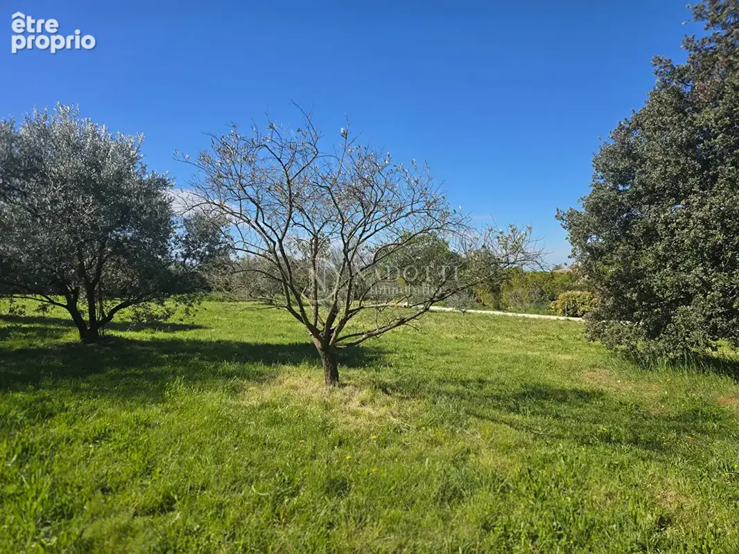 Terrain à LAGNES