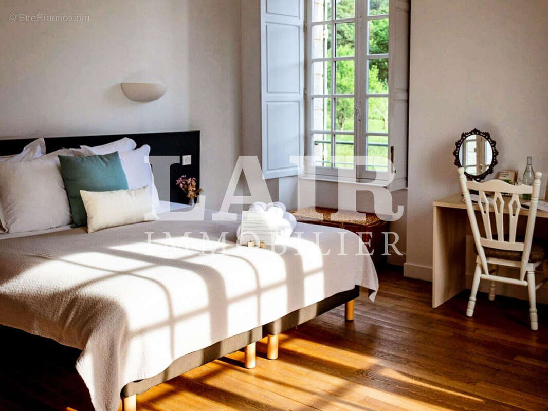 Commerce à SAINT-LEONARD-DES-BOIS